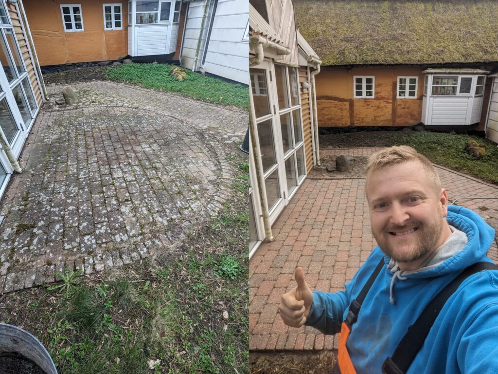 Før og efter billede af fliserensning i Sorø. Til venstre ses en terrasse med beskidte og tilgroede fliser dækket af alger og mos, mens billedet til højre viser de samme fliser flotte, rene og nyrensede – med en glad mand, der giver thumbs up efter veludført arbejde.